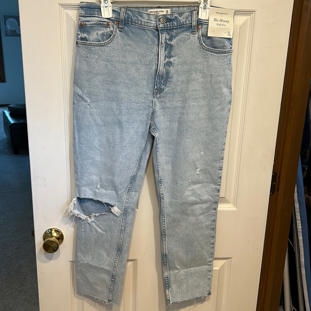 Abercrombie NWT cutoff Jeans
